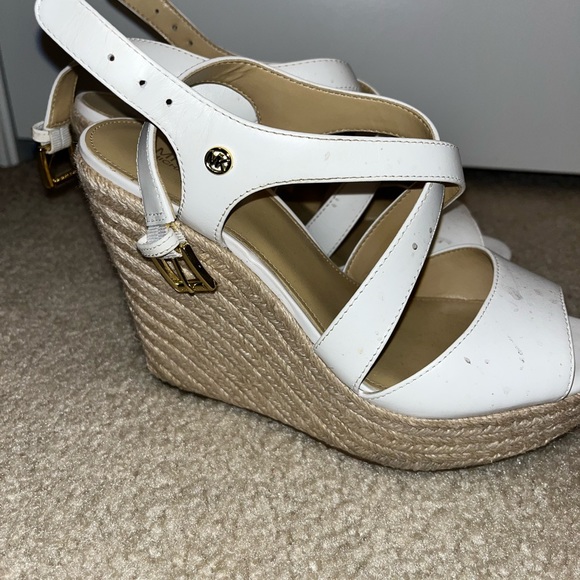 Michael Kors Size 6.5 White Wedges - Picture 4 of 6